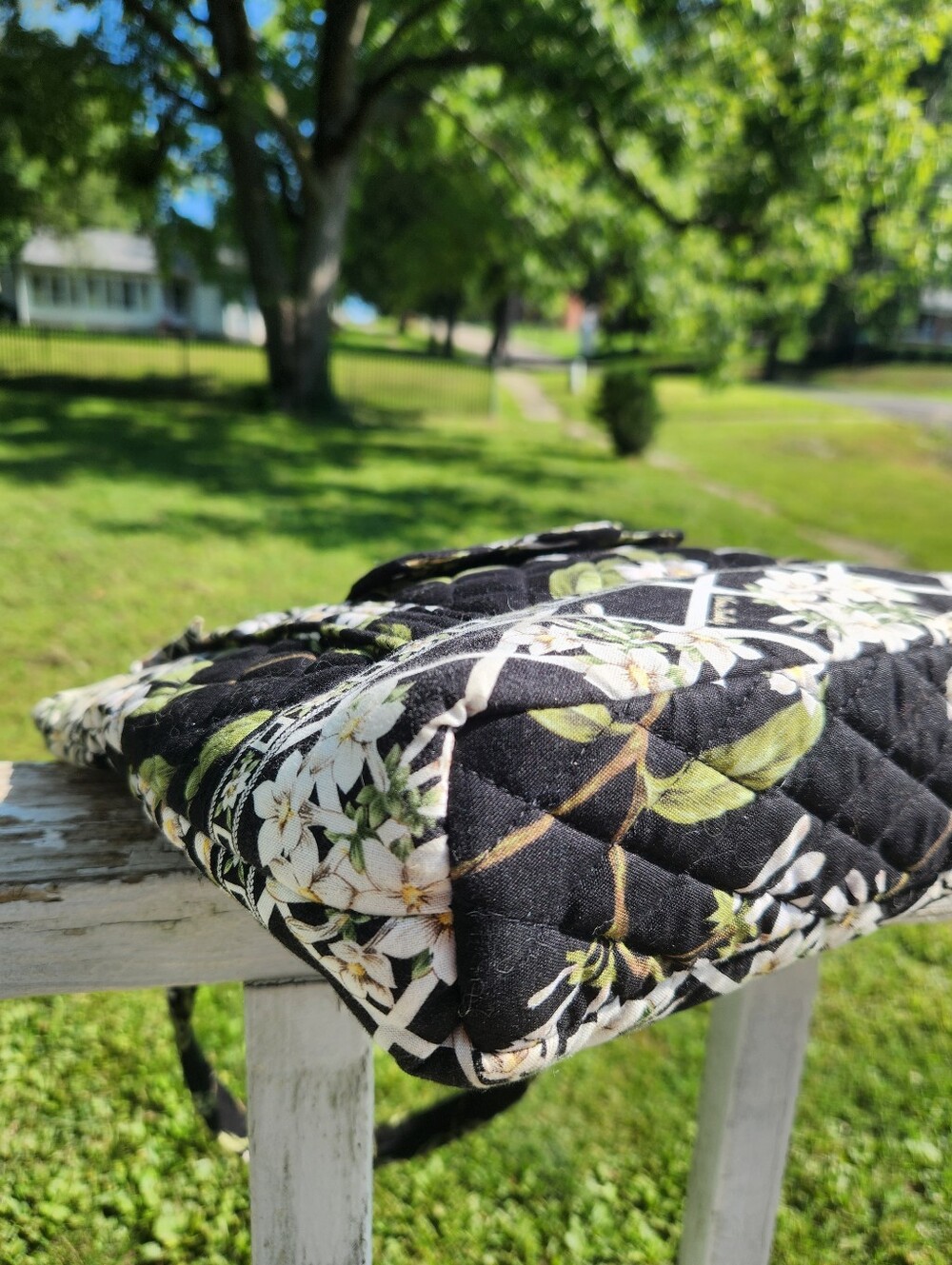 Vera Bradley Jasmine Zip Top Quilted Tote, Retired Pattern EUC - Picture 7 of 11